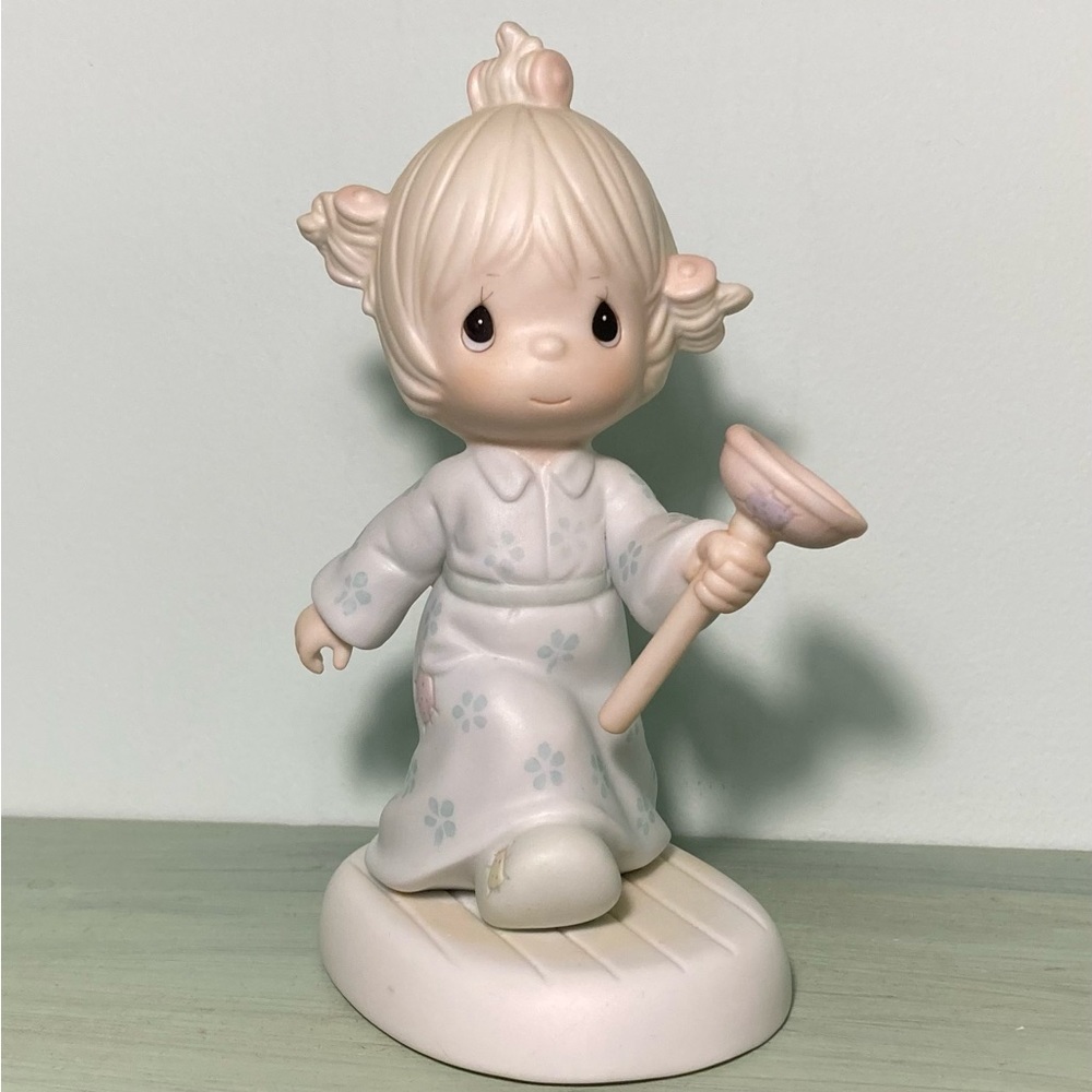 Precious Moments “Faith Takes The Plunge” 1987 Figurine